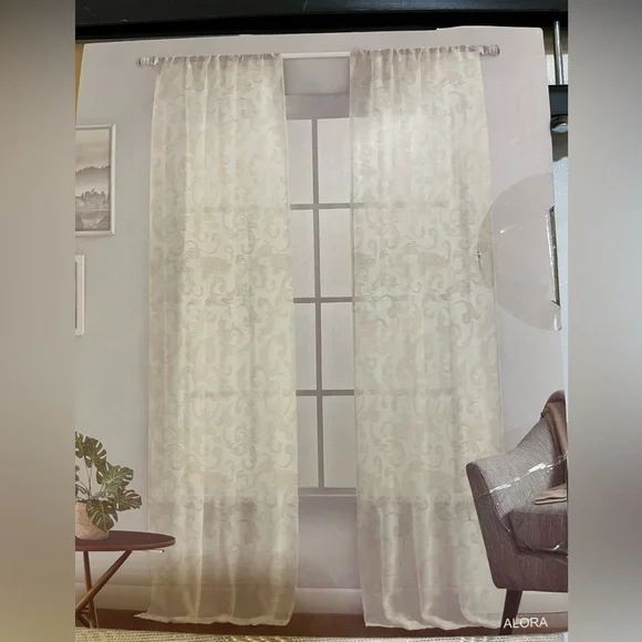 2 Curtain panels 37x84 - Picture 1 of 3